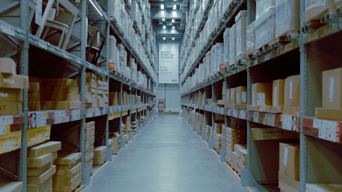 Managing warehouse stock levels
