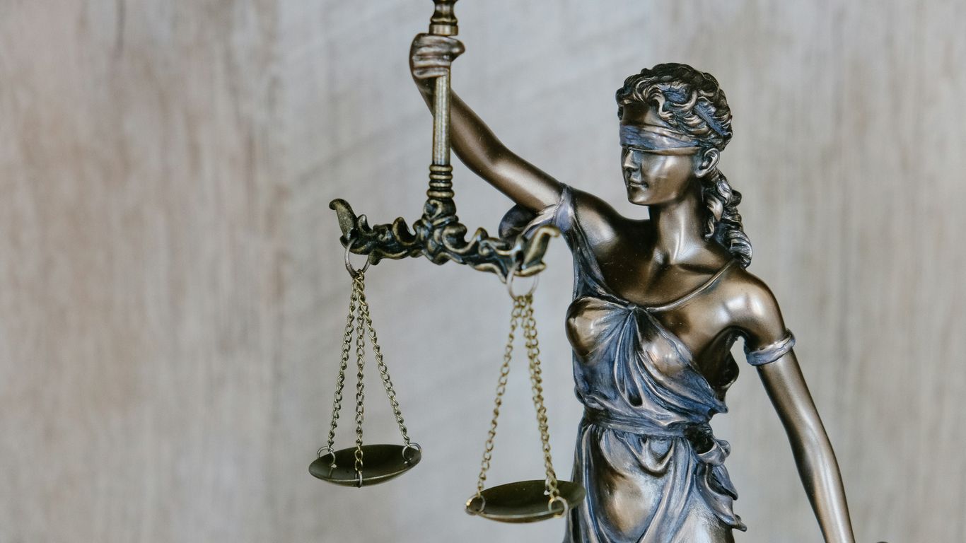 Justiça e leis garantindo direitos