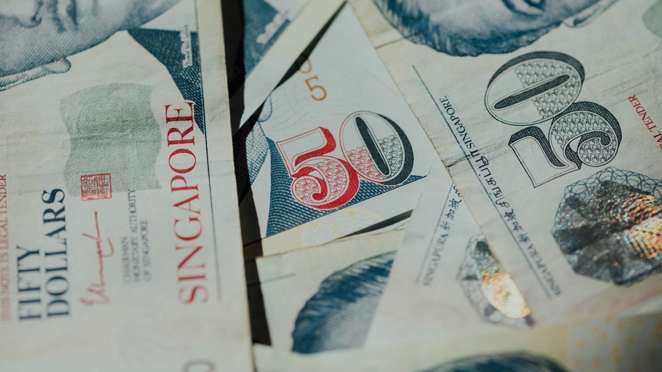 fan of 100 and 20 banknotes