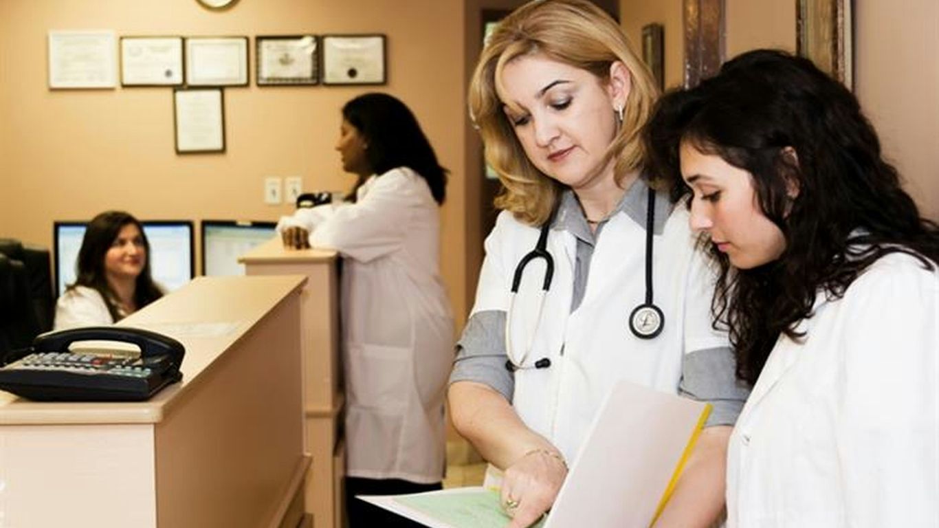 Hospital & Clinic Wayfinding Signage: Best Practices for Houston Medical Facilities