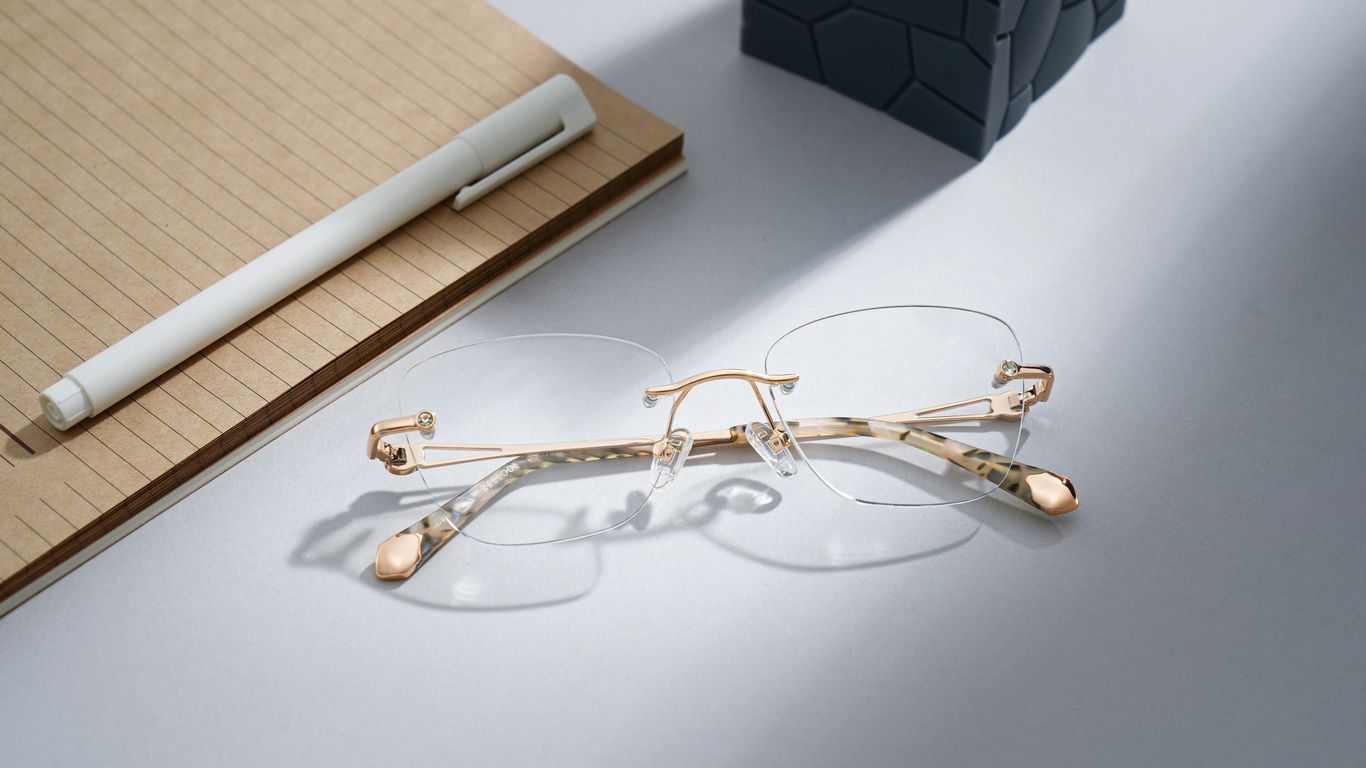 Minimalist clear frame on desk