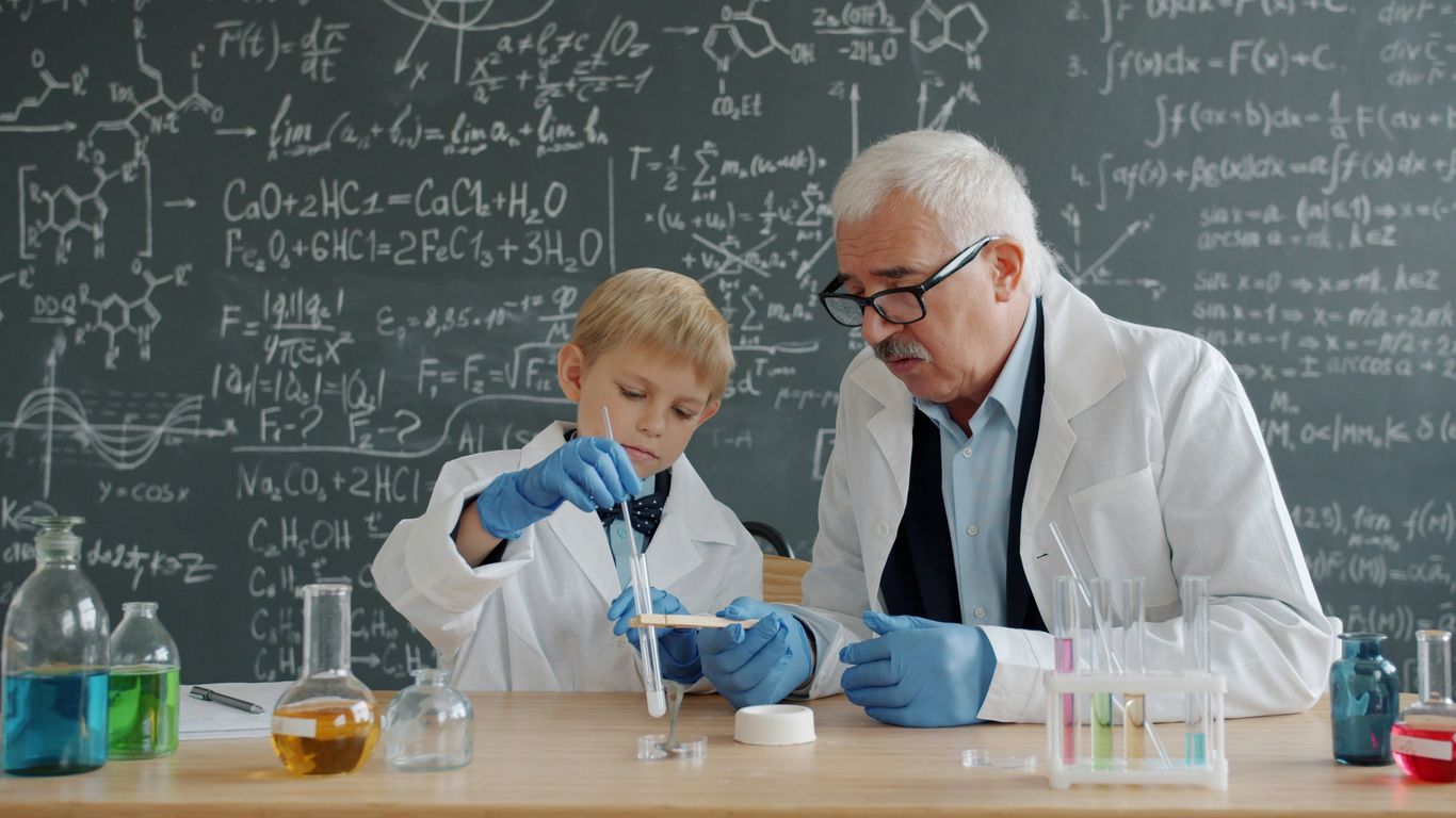 Animated lesson illustrating a bright science question