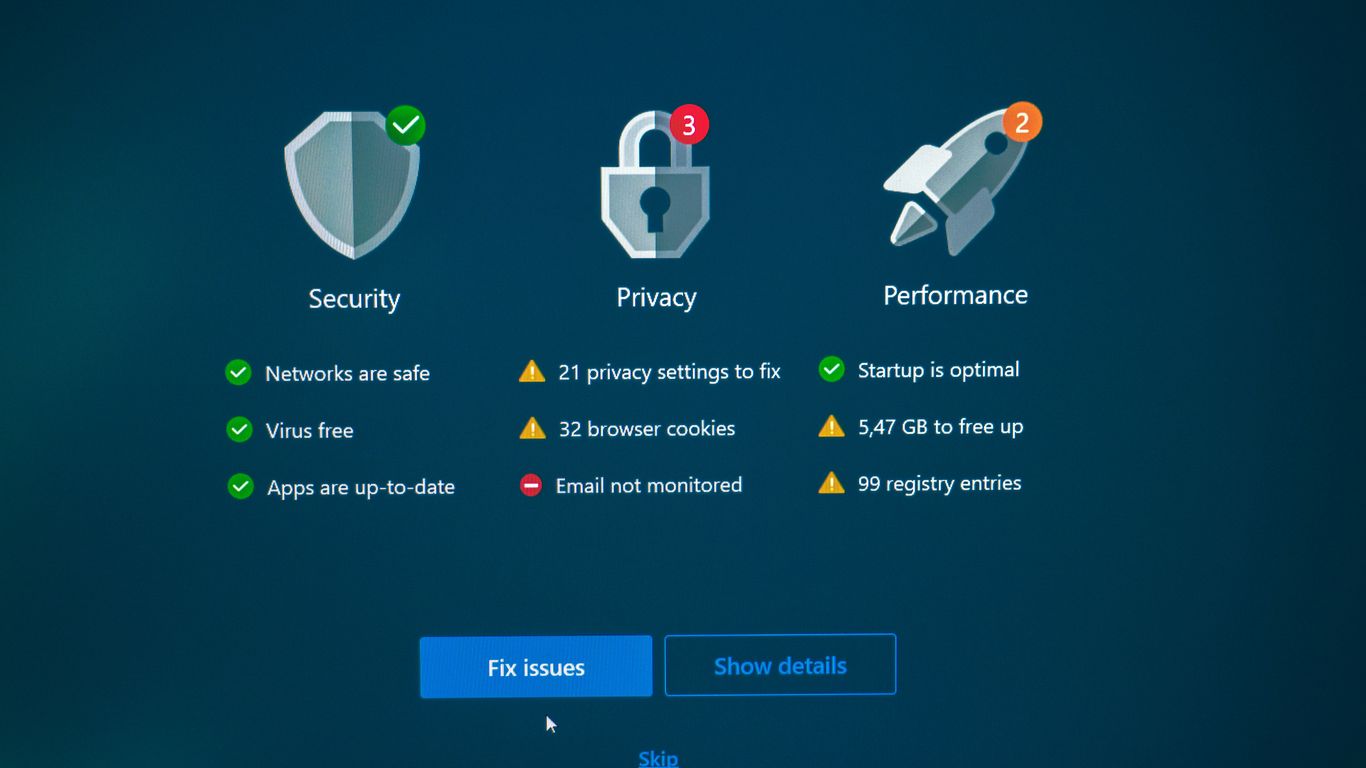 Security, privacy, and performance status with fix options.