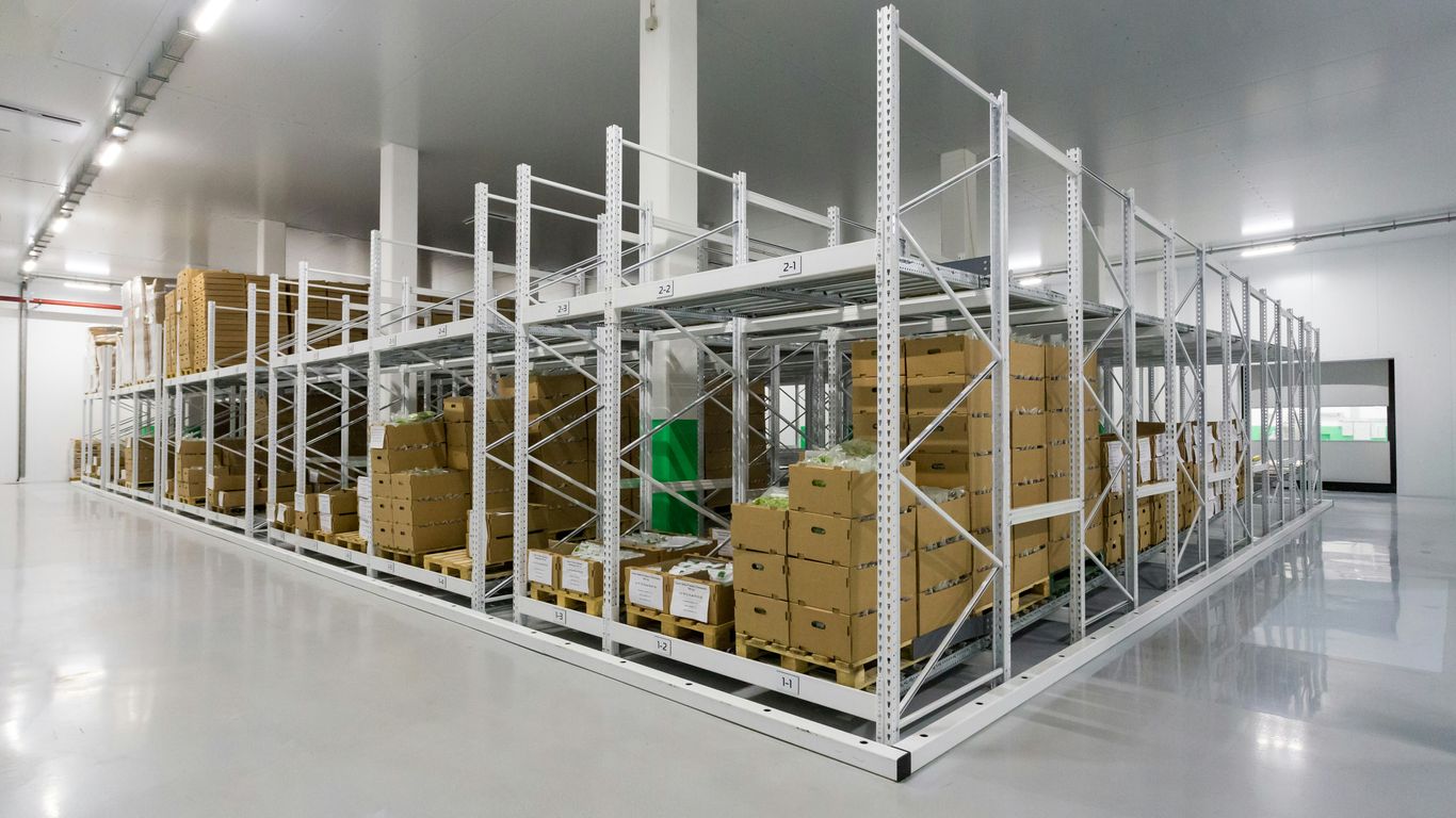 ASRS system with high-density shelving