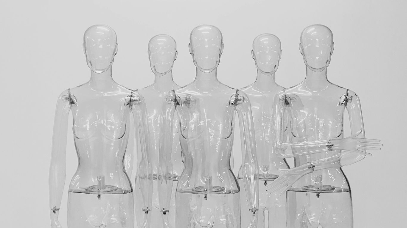 Transparent risers grouping complementary items together