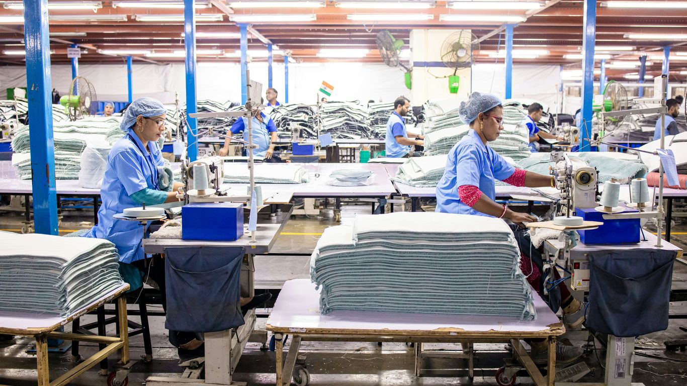 Baigou luggage factory production floor