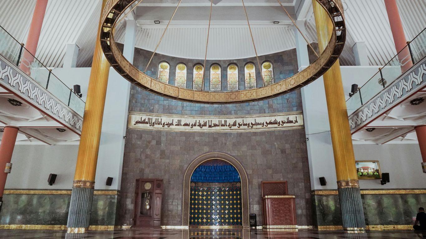 Visitors entering the grand prayer hall
