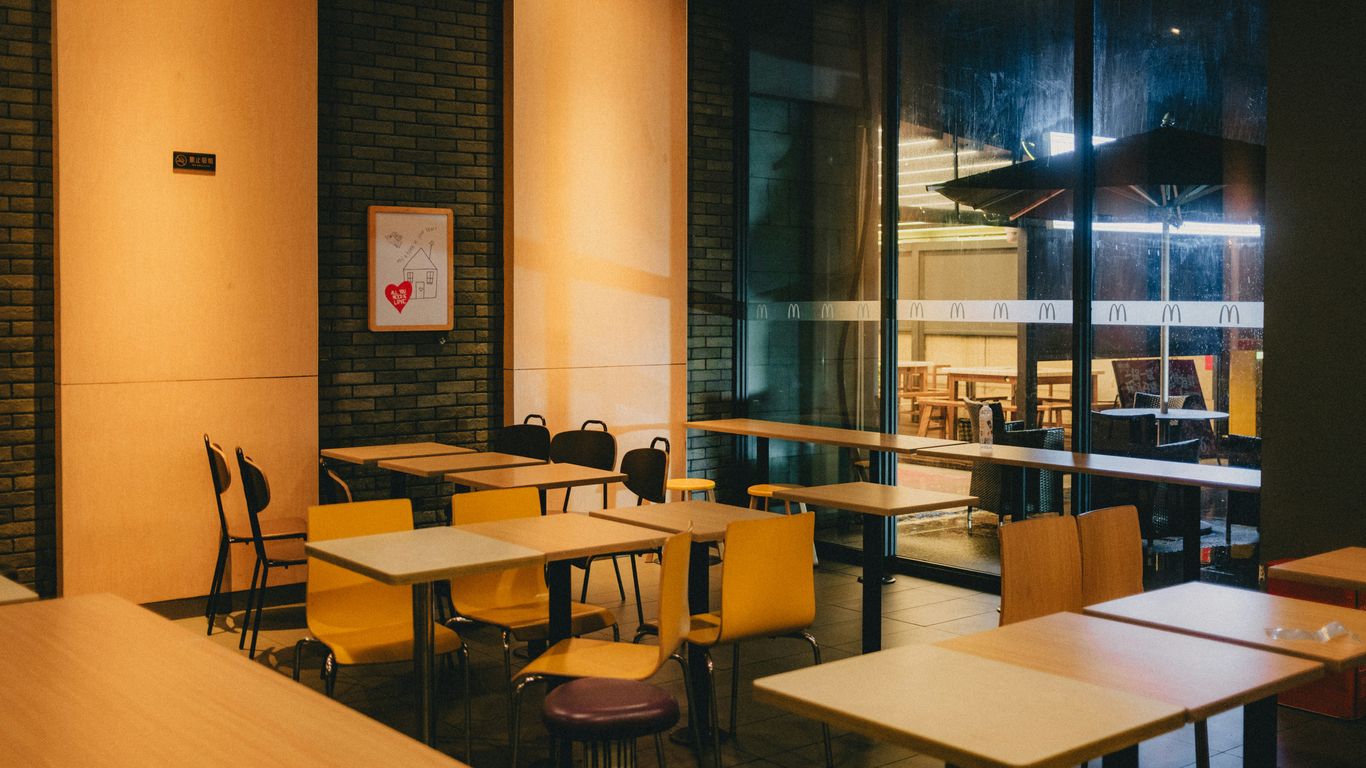 A room filled with lots of tables and chairs