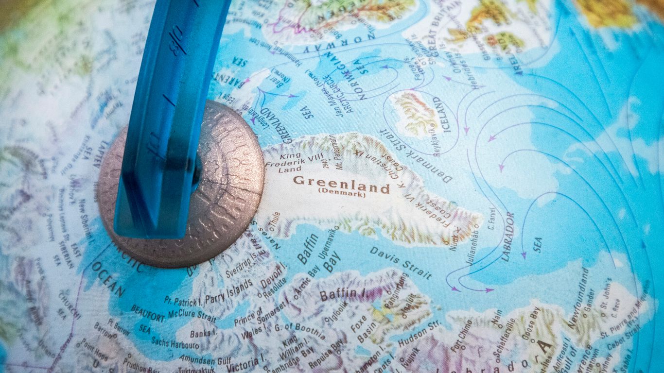 Mapa mundi conectado por linhas de comunicação