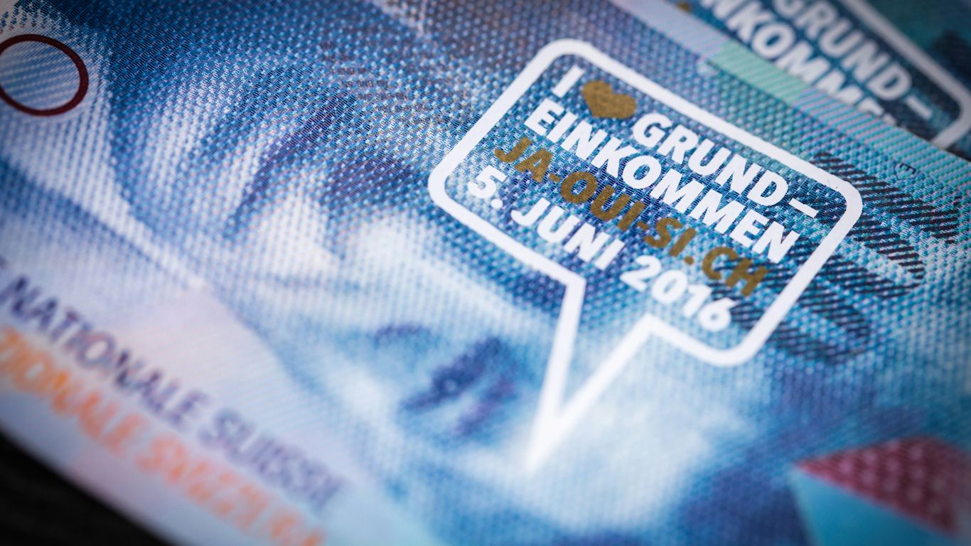 white and blue visa card