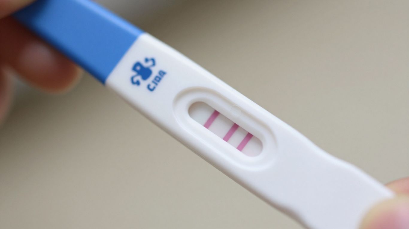 Prueba de embarazo positiva con dos líneas.