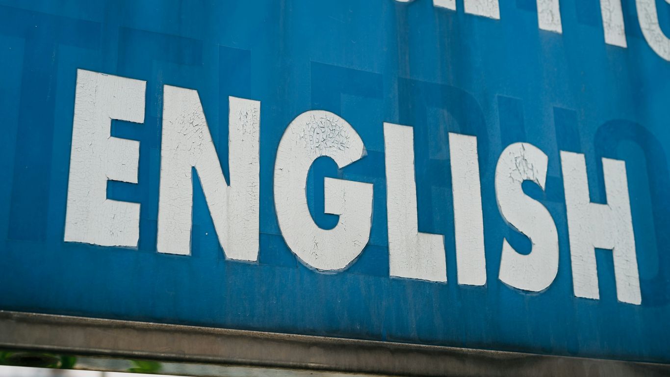 Your Guide to Understanding Different English Accents (British, American, Australian)