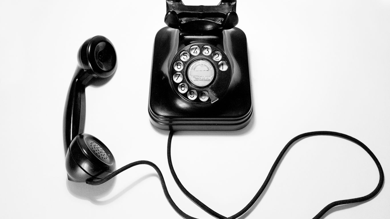 Anúncio de pesquisa em tela de celular