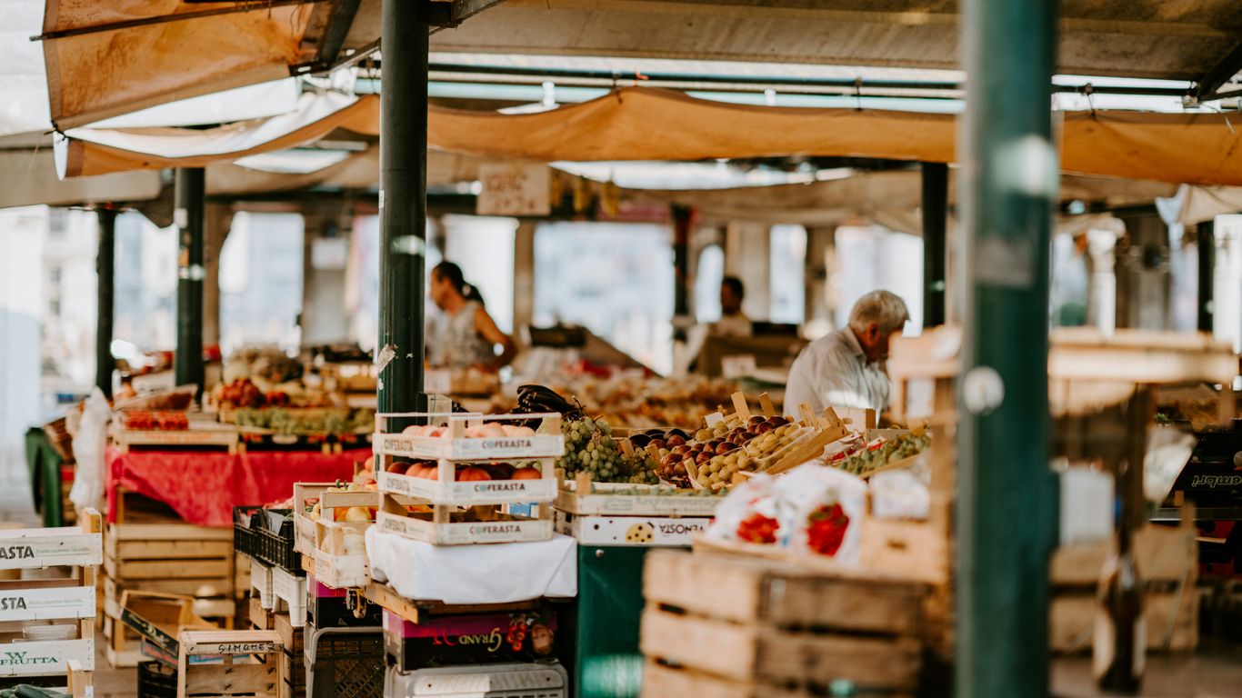 Yiwu wholesale market sourcing stalls