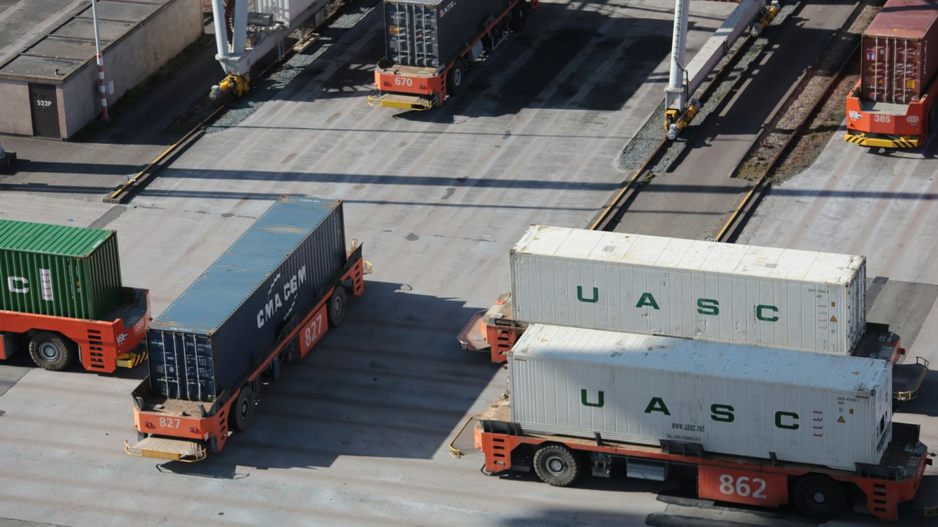 Container, pallet and freight handling operations