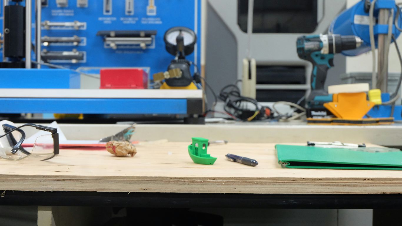 Laboratório técnico com equipamentos avançados
