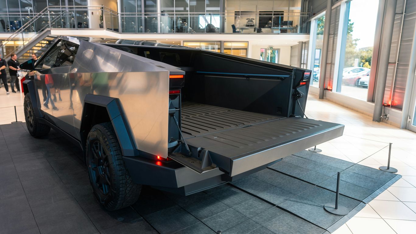 Cybertruck Floor Mats Compared: TPE vs Rubber vs Carpet