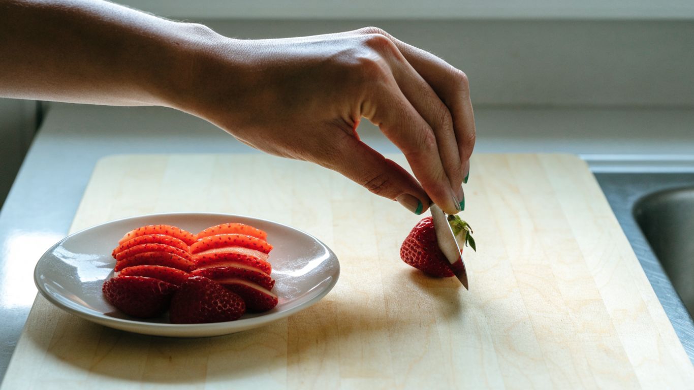 How to hull and slice strawberries: A simple step-by-step guide