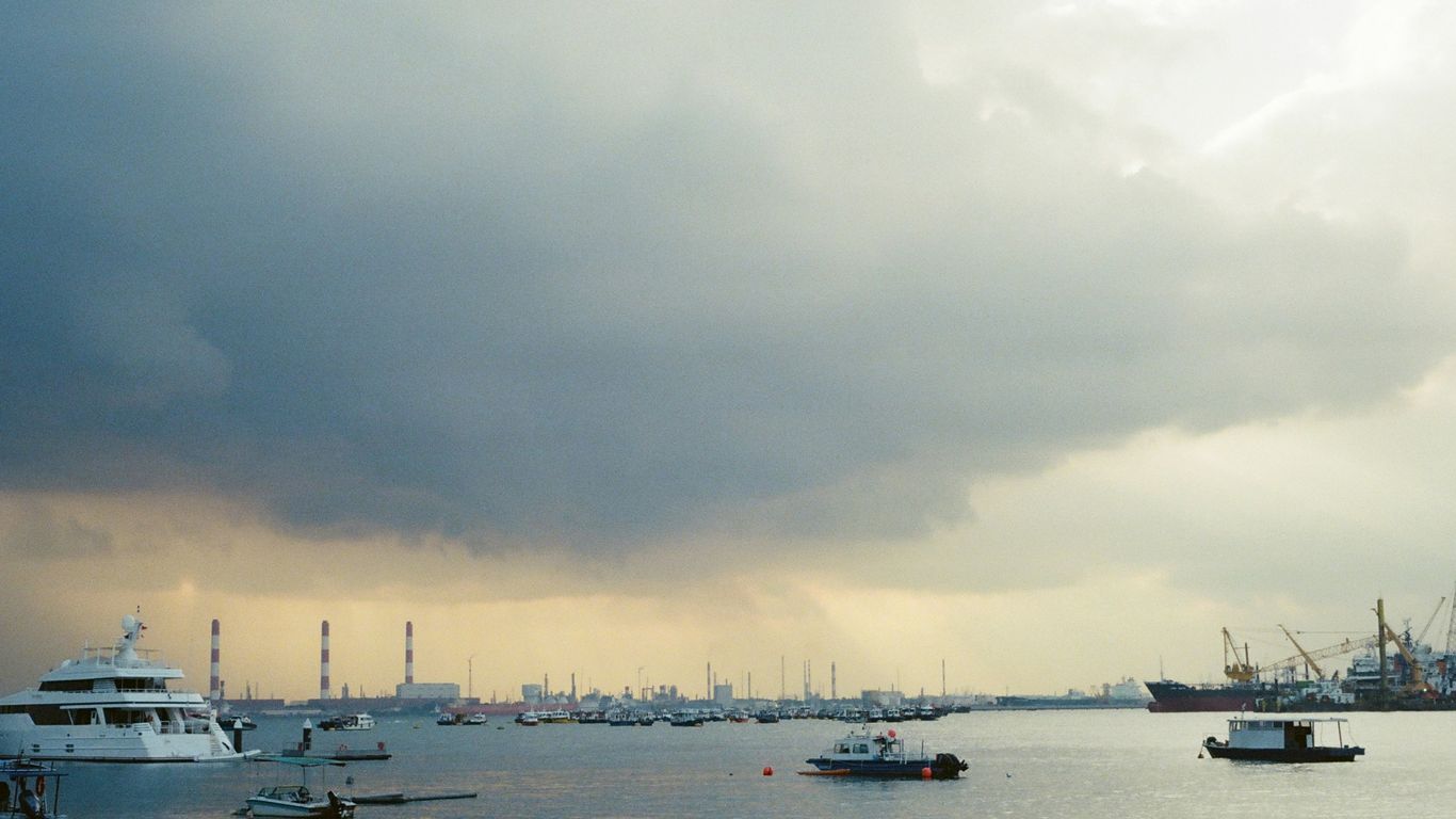 Historic Singapore harbour with small boats