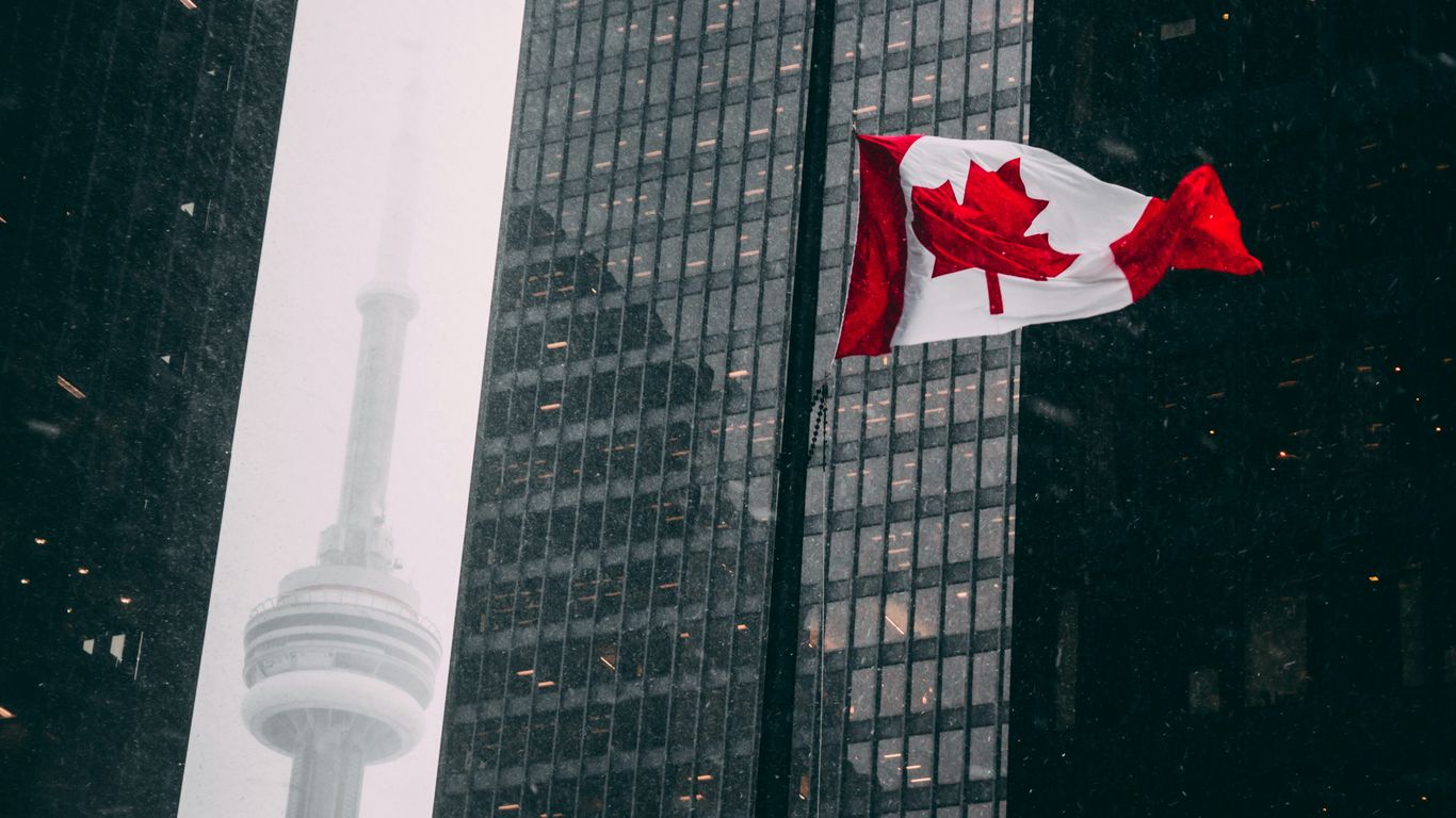 flag of us a on pole