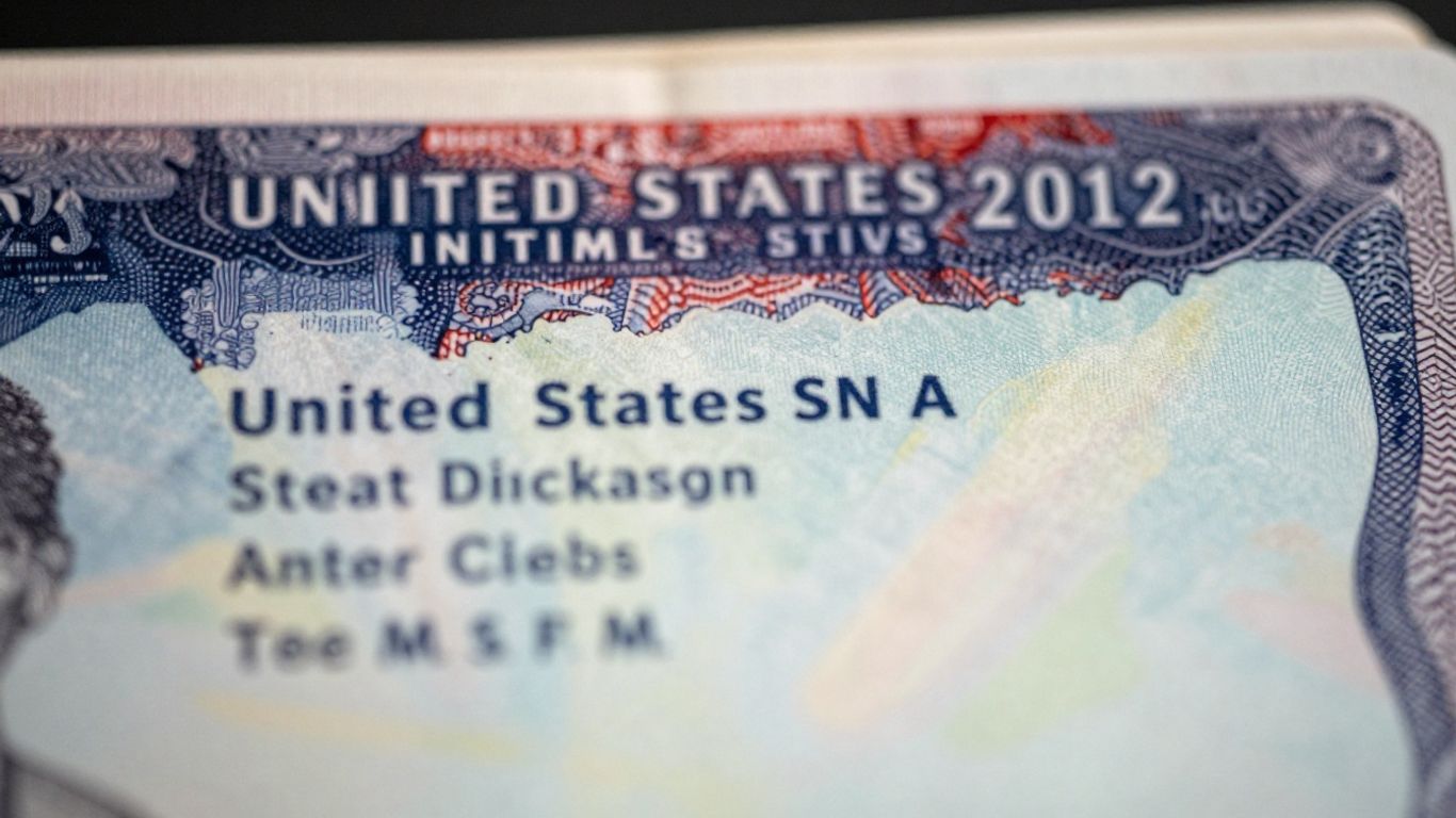 Sello de visa estadounidense en un pasaporte.