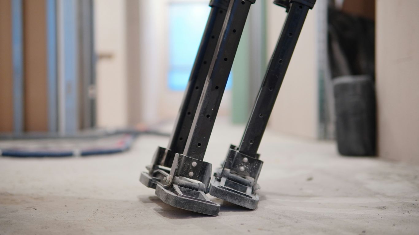 Advanced legged robot navigating rough terrain