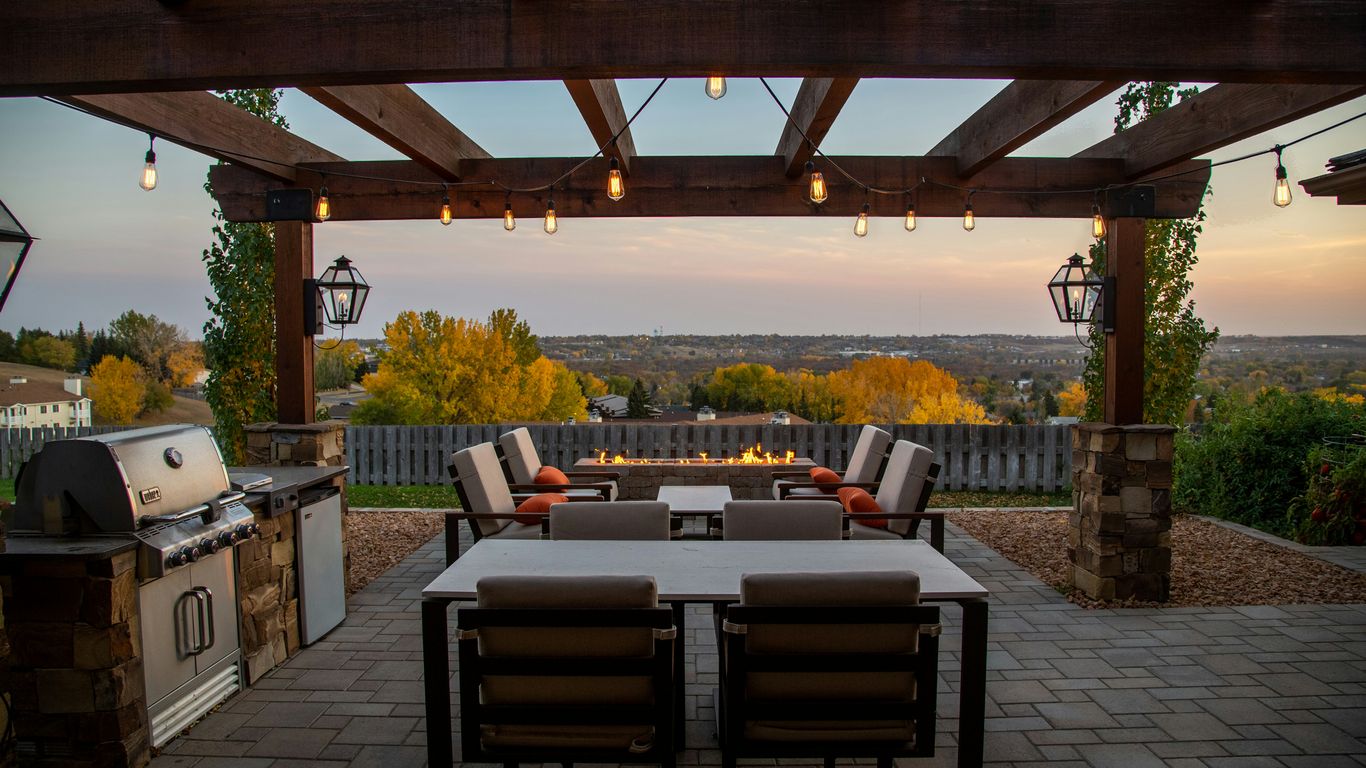 Modern patio flooring designs for Los Angeles homes