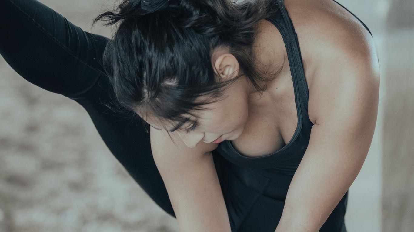 woman in black tank top
