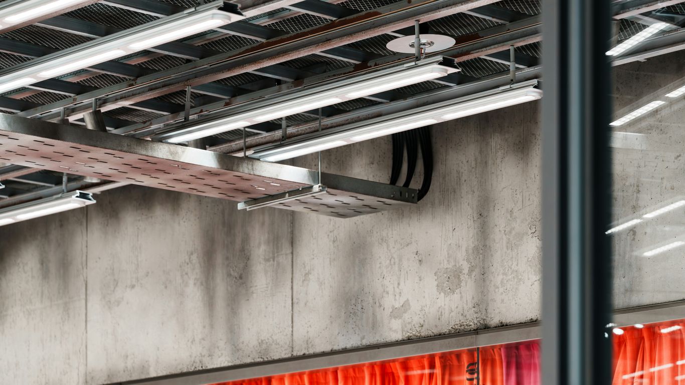 Industrial ceiling with lights and concrete wall