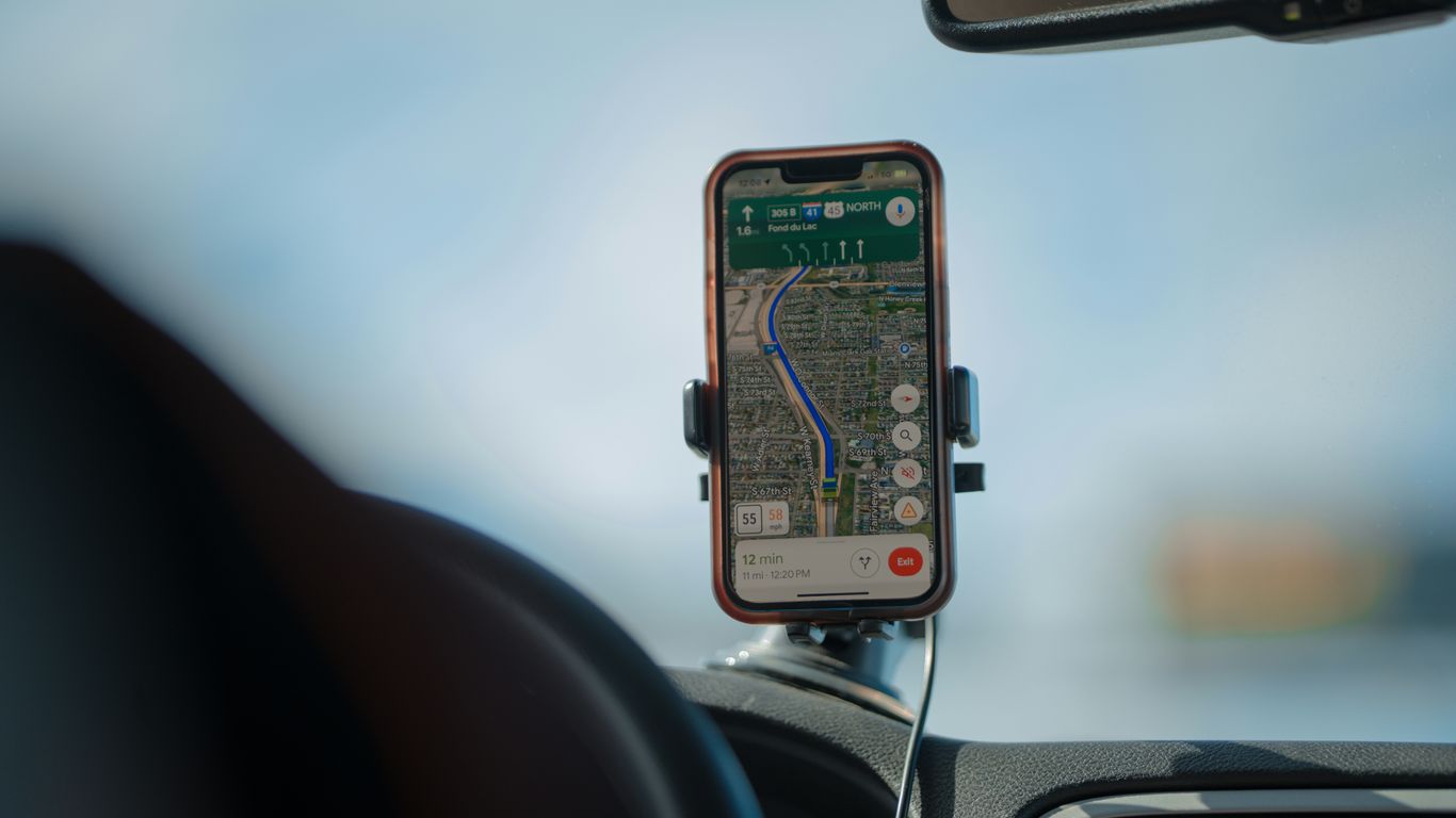 Best Phone Mounts for the Tesla Model Y Juniper: Fit, Features and Buying Guide