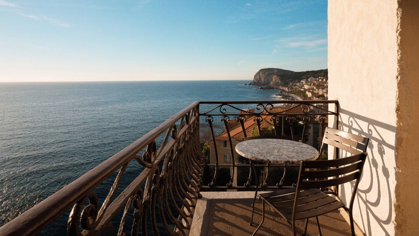Biarritz hotel balcony overlooking the coast