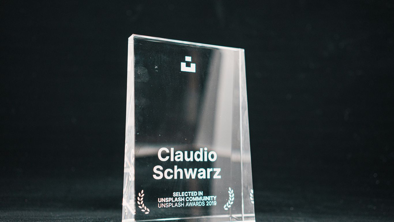 Desk trophy with elegant frosted acrylic components