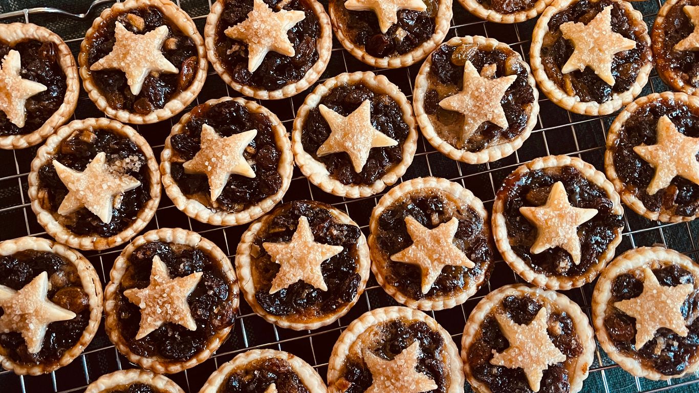 A cooling rack filled with star shaped pastries