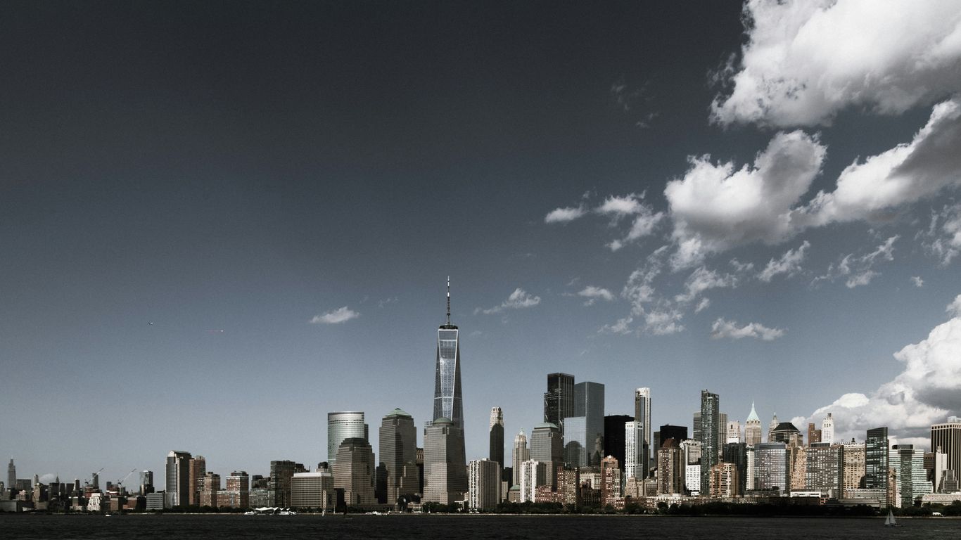 a black and white photo of a city skyline