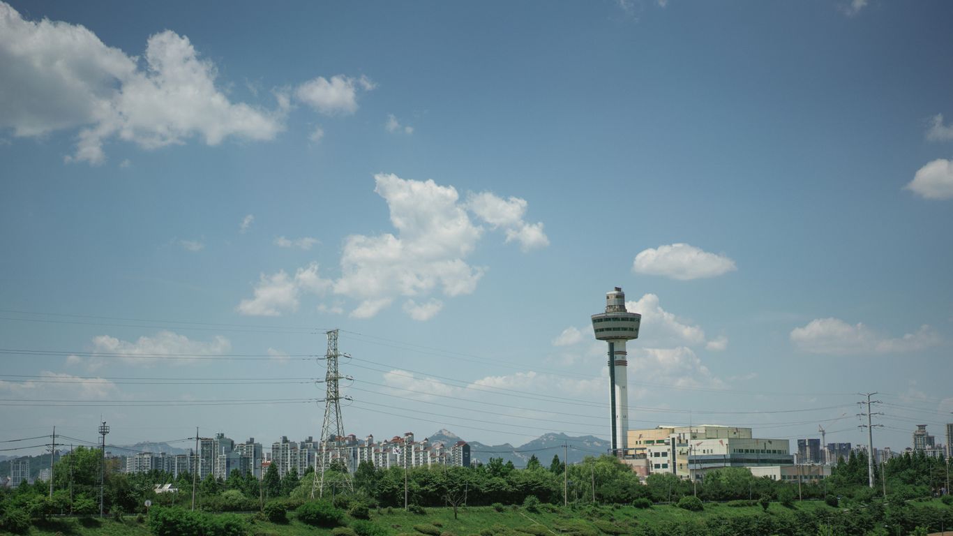a tall tower in the middle of a city