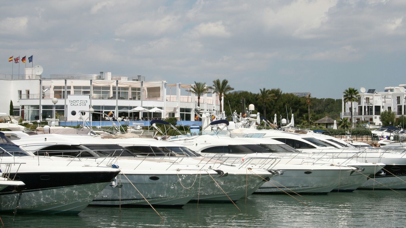 a bunch of boats that are sitting in the water