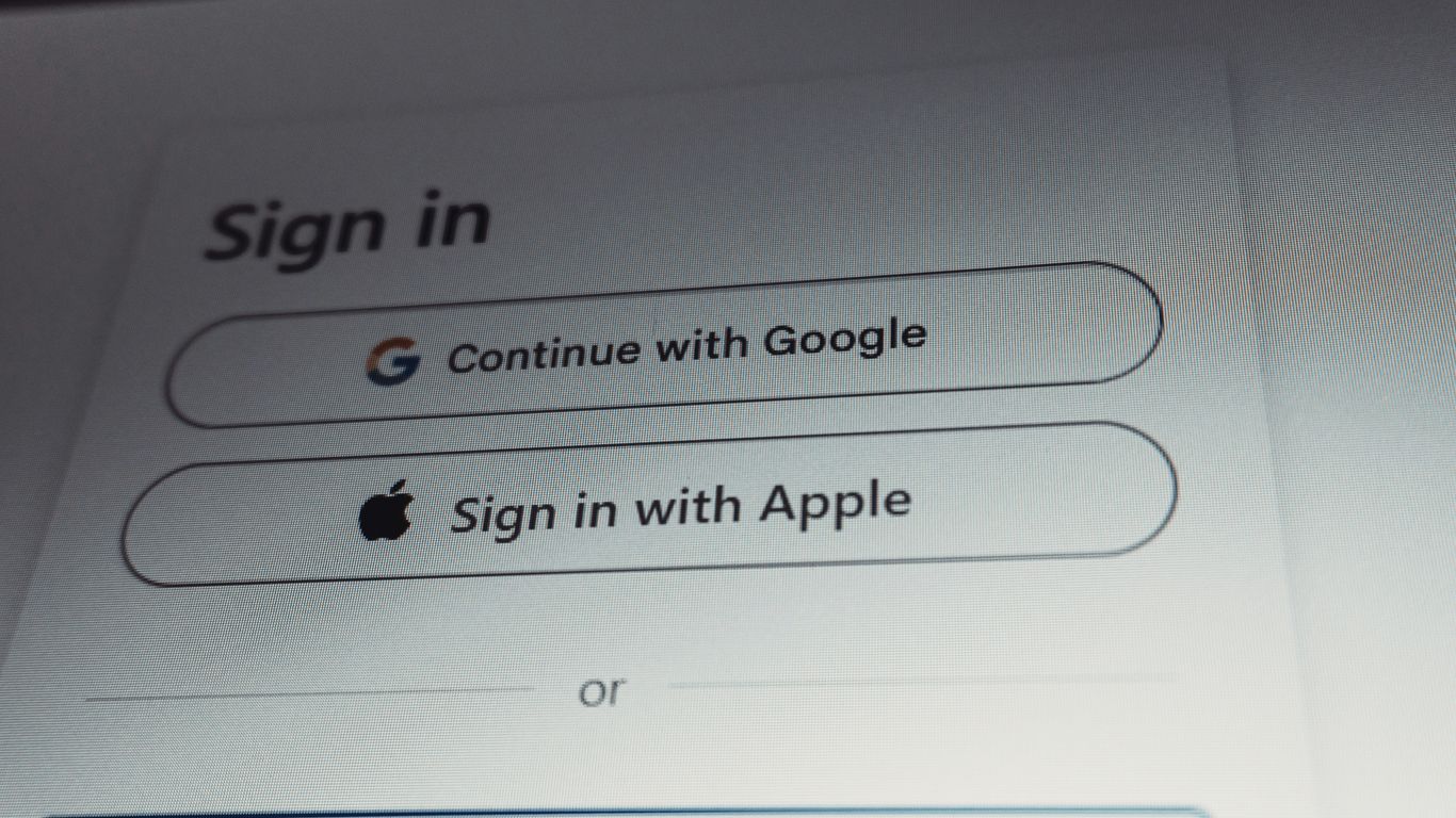 Sign in options with google and apple accounts.