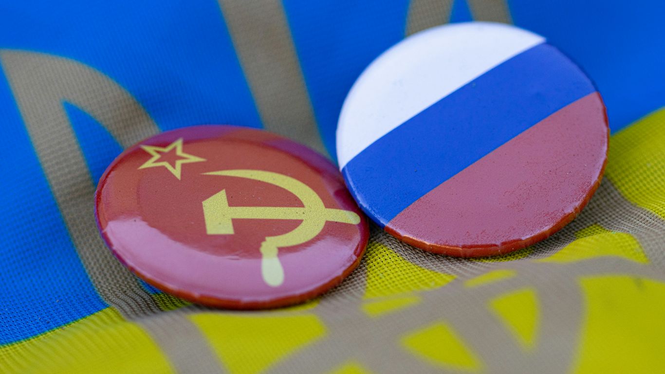 two buttons with a flag and a star on them