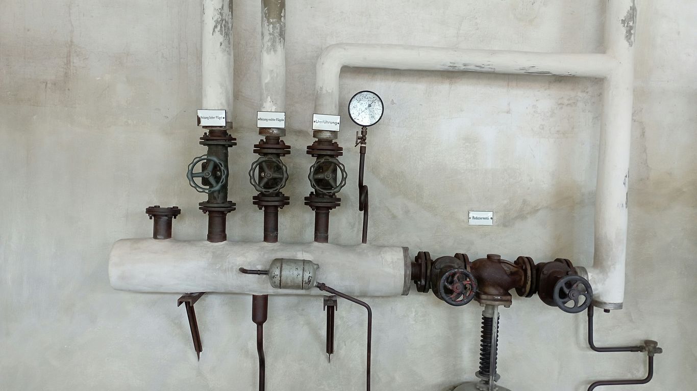 a machine with pipes