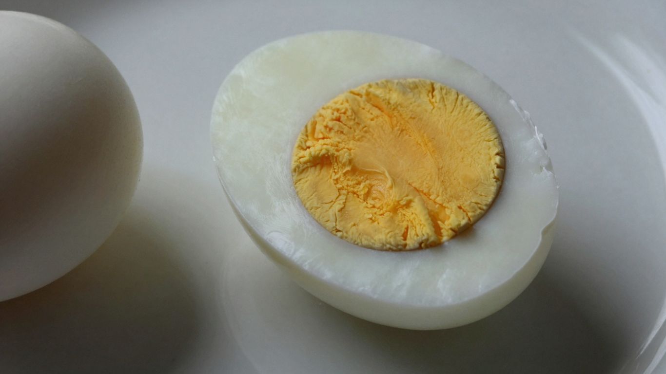 A single hard-boiled egg with peeled shell.