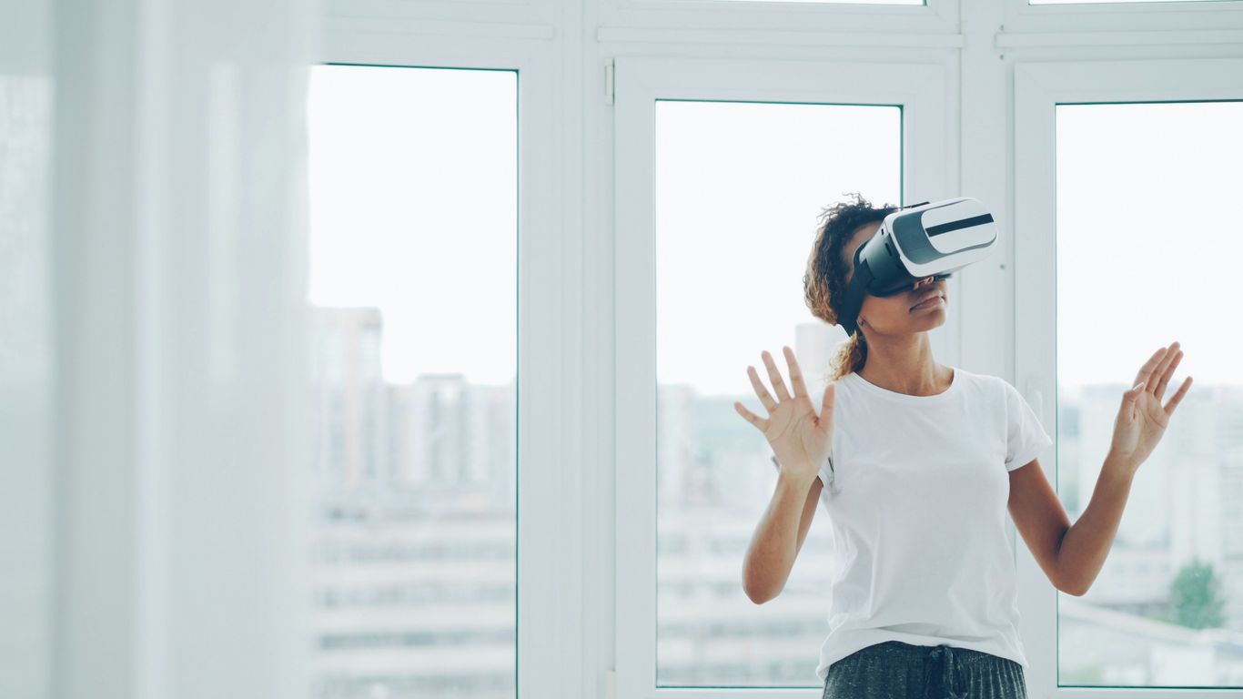Is VR Dead in 2025? Examining the Future of Virtual Reality | TechAnnouncer