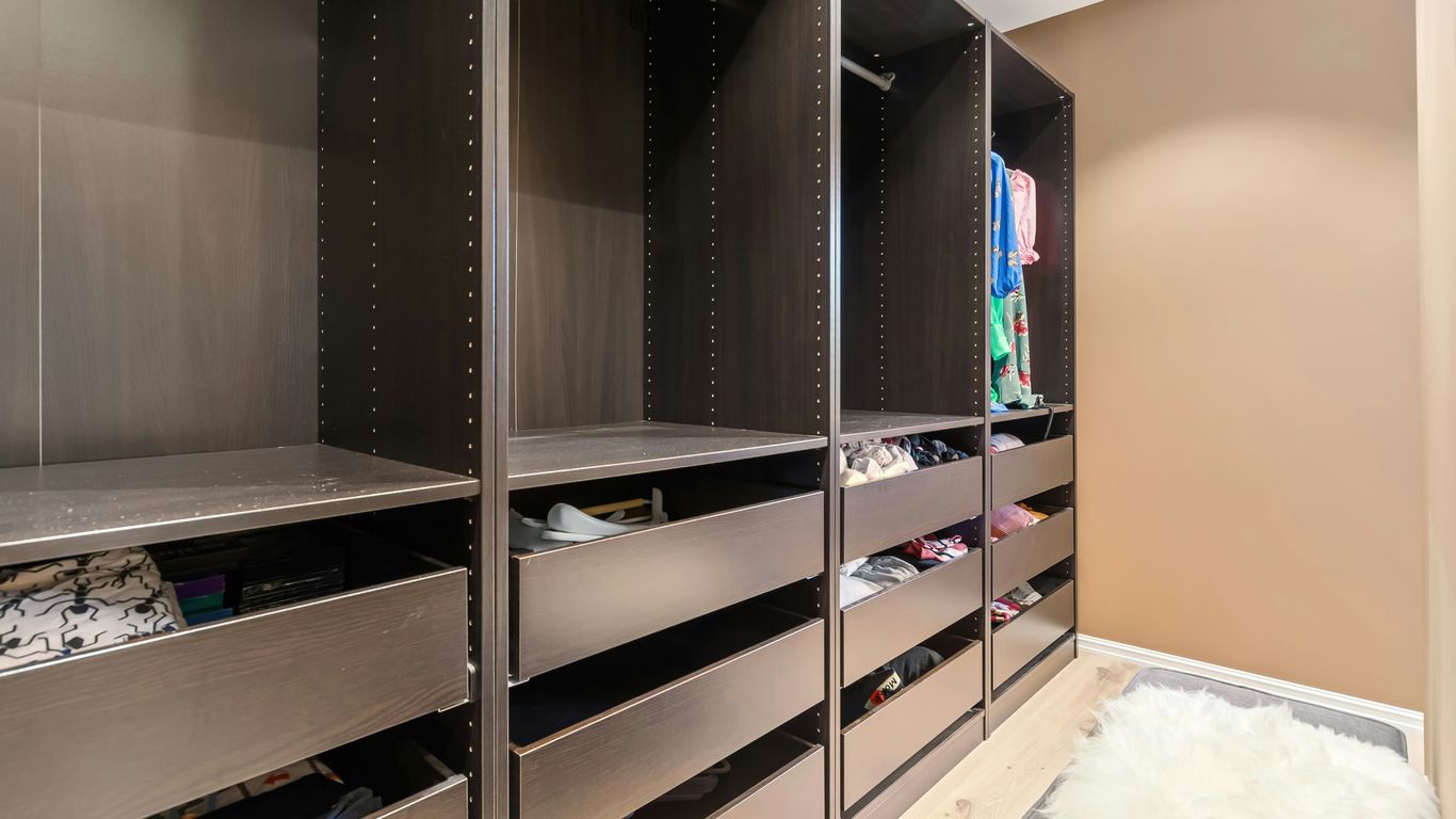 diy closet shelves