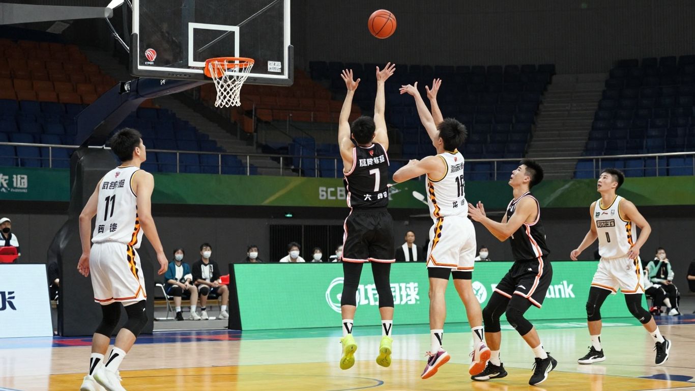 Jucători de baschet în acțiune pe terenul olimpic.