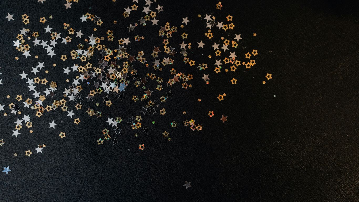 A bunch of stars that are on a table