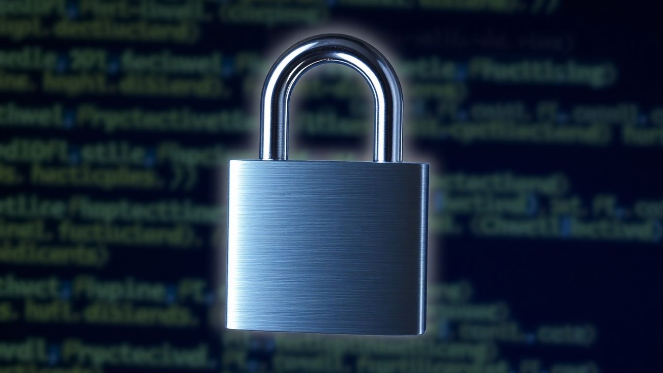 قفل رقمي قوي يحمي شاشة كمبيوتر تعرض كود برمجي