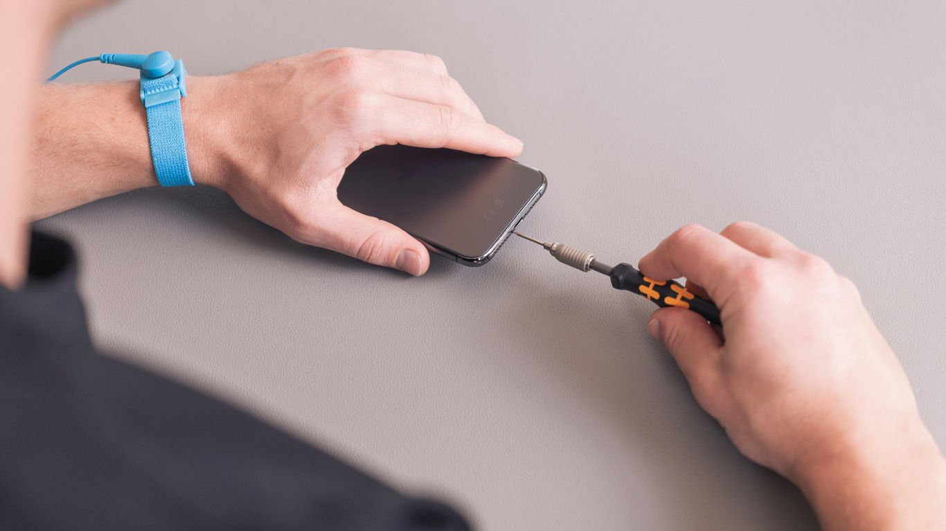 a person using a computer mouse