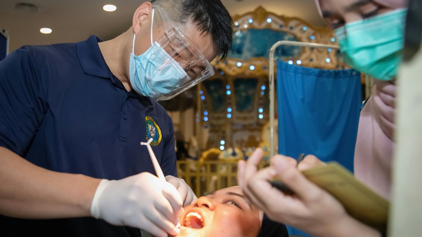 student dentist saving money