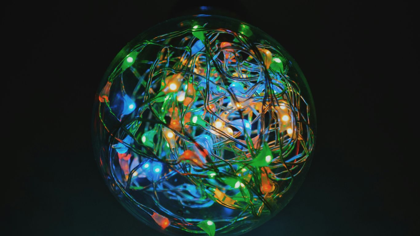 green and red light bulb