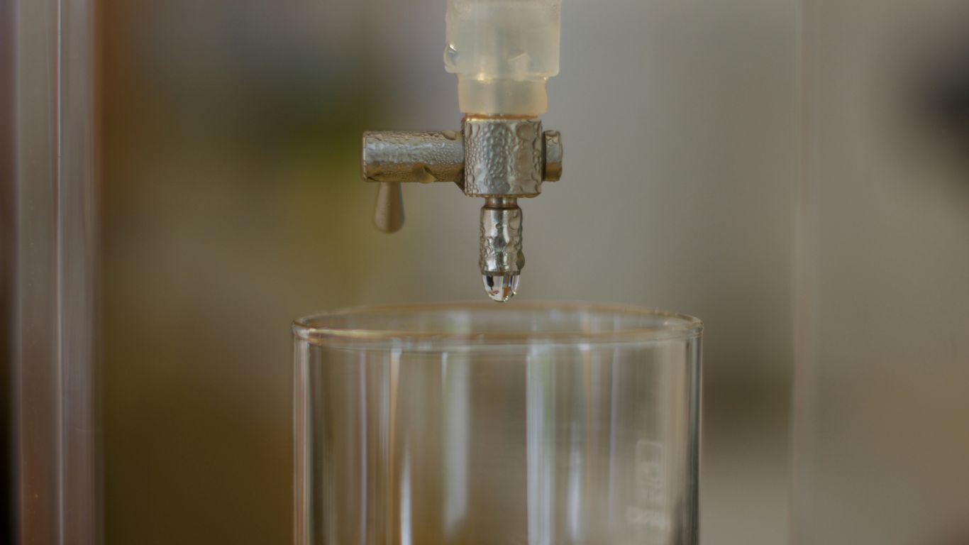 clear glass contanier