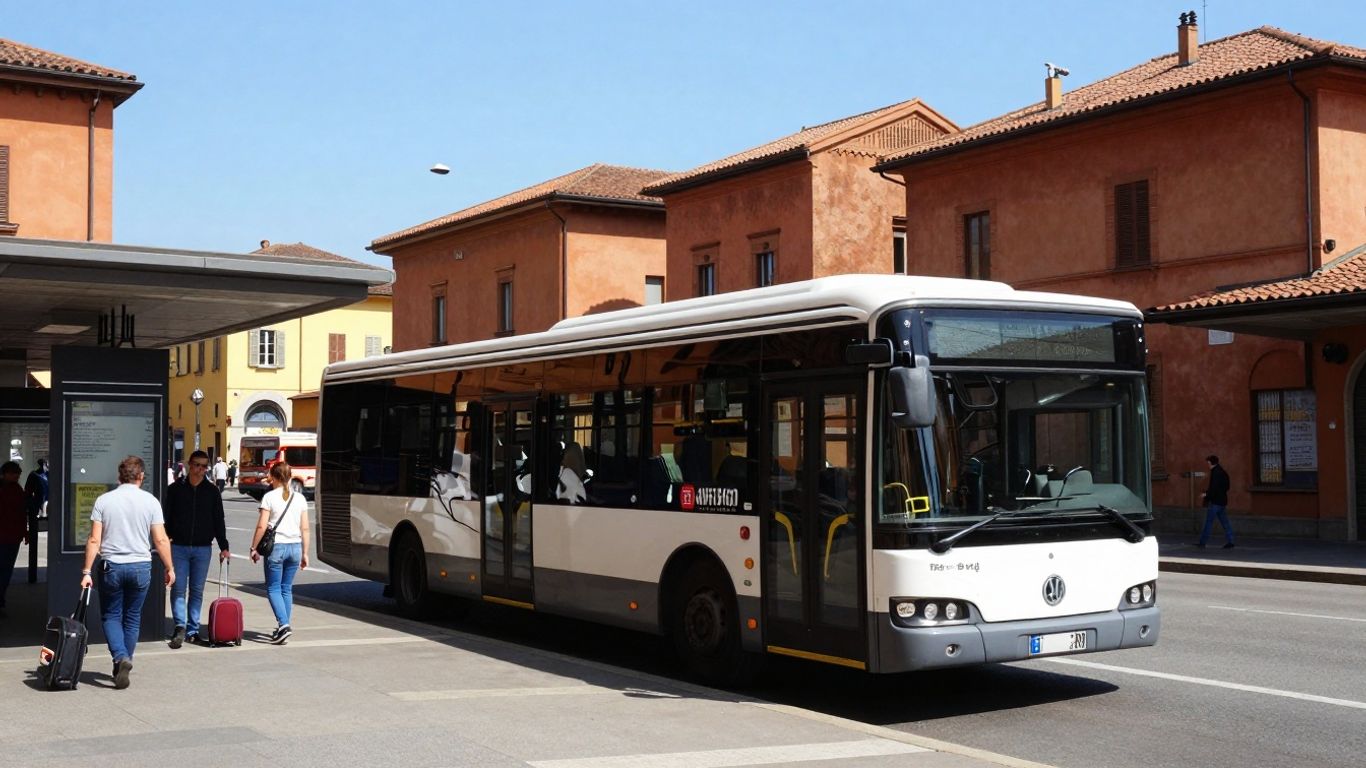 Bus arrivant &agrave; Bologne, architecture italienne, ciel bleu.
